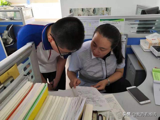 77880彩库宝典 张玲：因为热爱，所以奉献；因为执着，所以成长