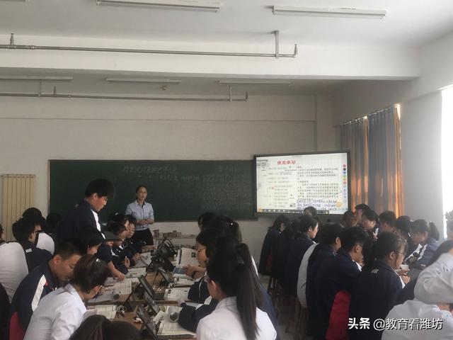 77880彩库宝典 董鑫：用爱与责任书写教育篇章